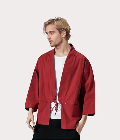 Haori traditionnel rouge porté par un homme